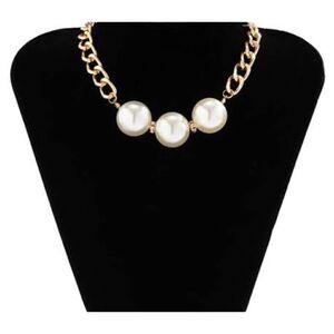 ✨ Chainlink necklace with faux pearls & rhinestone accents ✨